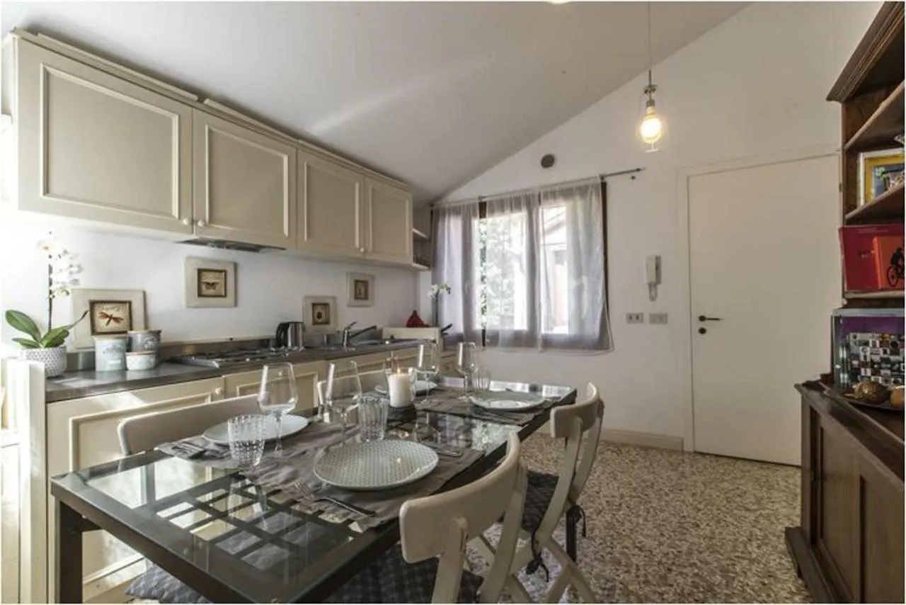 Lovely San Basilio 0*, Venice